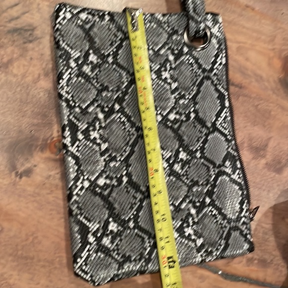 Large wristlet type bag - Picture 4 of 5
